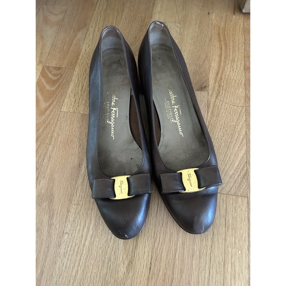 Salvatore Ferragamo Shoes - Vintage Salvatore Ferragamo Women's Vara Paten Leather Pumps Brown Size 9.5 B